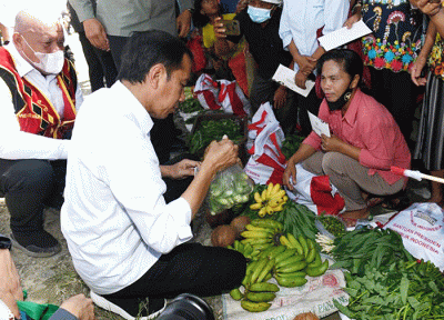 Mengawali kunjungan kerjanya di Provinsi Sumatra Utara, Presiden Joko Widodo mengunjungi Pasar Alasa di Kabupaten Nias Utara, Rabu (6/7/2022).