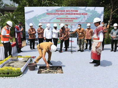 Presiden Joko Widodo secara resmi mencanangkan revitalisasi Lapangan Merdeka di Kota Medan, Sumatra Utara, Kamis (7/7/2022).
