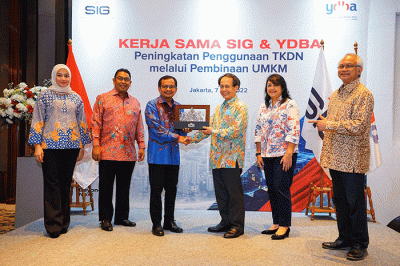 Penandatanganan perjanjian kerja sama dalam hal peningkatan penggunaan TKDN melalui pembinaan UMKM, di Jakarta, Kamis (7/7/2022).