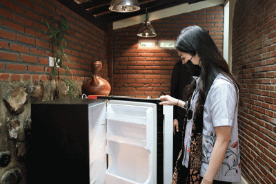 Wamenparekraf Angela Tanoesoedibjo yang juga Wakil Ketua Umum Partai Perindo Bidang Ekonomi Digital & Kreatif dalam kunjungan kerja ke Banyuwangi.