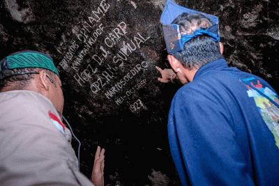 Menparekraf Sandiaga Uno mengunjungi goa yang menjadi saksi sejarah pada masa penjajahan Belanda dan Jepang di Desa Wisata Silokek.