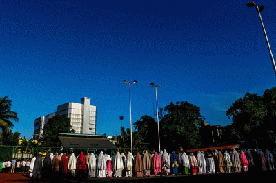 Ratusan jamaah mengikuti pelaksanaan salat Idul Adha 1443 H di Lapangan Tenis Pemkot Palembang, Sabtu (9/7/2022).