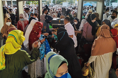 Ribuan jamaah memadati Masjid Istiqlal, Jakarta Pusat, untuk menunaikan salat Idul Adha, Minggu (10/7/2022).