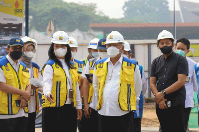 Menteri Pekerjaan Umum dan Perumahan Rakyat (PUPR) Basuki Hadimuljono saat melakukan kunjungan kerja ke proyek revitalisasi Taman Mini Indonesia Indah.