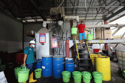 Aktivitas pengolahan sampah di Industri Pengelolaan Sampah Terpadu (IPST) di lingkungan Serdag.