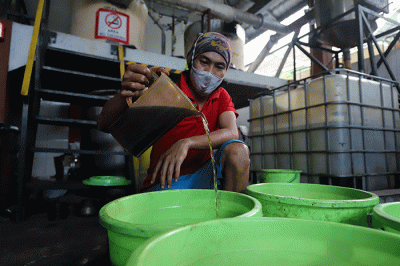 Aktivitas pengolahan sampah di Industri Pengelolaan Sampah Terpadu (IPST) di lingkungan Serdag.