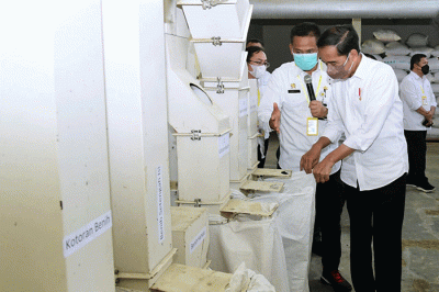 Presiden Joko Widodo meninjau langsung Balai Besar Penelitian Tanaman Padi (BBPadi) di Kabupaten Subang, Jawa Barat, Selasa (12/7/2022).