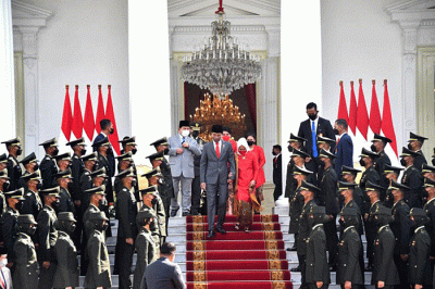 Presiden Joko Widodo bertindak sebagai inspektur upacara dalam Prasetya Perwira (Praspa) TNI-Polri tahun 2022 yang digelar di halaman Istana Merdeka.