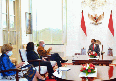 Presiden Joko Widodo menerima delegasi Bank Dunia di Istana Merdeka, Jakarta, Kamis (14/7/2022).