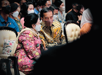 Presiden Joko Widodo didampingi Ibu Iriana Joko Widodo meresmikan transformasi Sarinah di Sarinah, Jakarta, Kamis (14/7/2022).