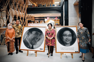 Presiden Joko Widodo didampingi Ibu Iriana Joko Widodo meresmikan transformasi Sarinah di Sarinah, Jakarta, Kamis (14/7/2022).