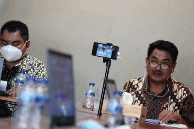Public Expose atau Paparan Buku Tahunan 2021 Darmi Bersaudara di Surabaya, Jawa Timur, Senin (18/7/2022).