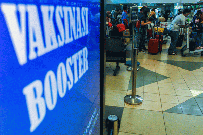 Bandara Internasional Sultan Mahmud Badaruddin II Palembang menyediakan layanan sentra vaksinasi booster Covid-19 bagi calon penumpang pesawat.
