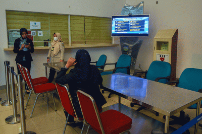 Bandara Internasional Sultan Mahmud Badaruddin II Palembang menyediakan layanan sentra vaksinasi booster Covid-19 bagi calon penumpang pesawat.
