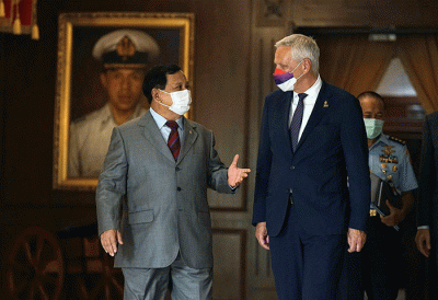 Menteri Pertahanan Prabowo Subianto menerima kunjungan Vice President European Investment Bank Kris Peeters.