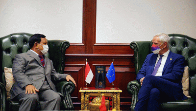 Menteri Pertahanan Prabowo Subianto menerima kunjungan Vice President European Investment Bank Kris Peeters.