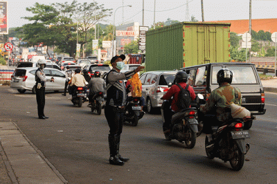 Suasana Simpang Cibubur CBD pasca kecelakaan beruntun truk Pertamina di Jalan Alternatif Cibubur Transyogi, Kota Bekasi, Jawa Barat, Selasa (19/7/2022).