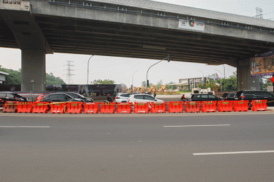 Suasana Simpang Cibubur CBD pasca kecelakaan beruntun truk Pertamina di Jalan Alternatif Cibubur Transyogi, Kota Bekasi, Jawa Barat, Selasa (19/7/2022).