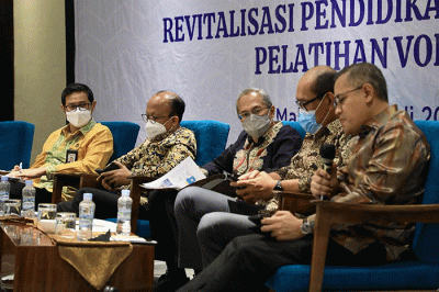 Sosialisasi dan tindak lanjut Peraturan Presiden Nomor 68 Tahun 2022 tentang Revitalisasi Pendidikan Vokasi dan Pelatihan Vokasi, di Makassar.