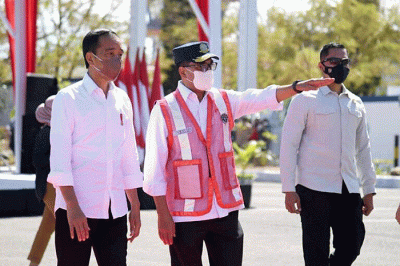 Mengawali kunjungan kerjanya di Provinsi Nusa Tenggara Timur, Presiden Joko Widodo meresmikan perluasan Bandar Udara Komodo Labuan Bajo.