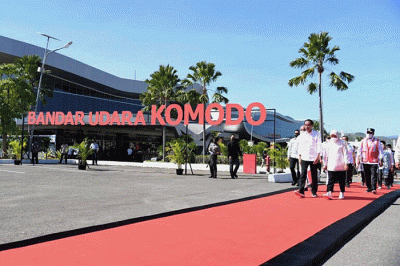 Mengawali kunjungan kerjanya di Provinsi Nusa Tenggara Timur, Presiden Joko Widodo meresmikan perluasan Bandar Udara Komodo Labuan Bajo.