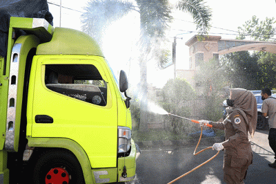 Ketua Satgas Penanganan Penyakit Mulut dan Kuku (PMK) Letjen TNI Suharyanto meninjau Pelabuhan Lembar yang menjadi pintu masuk lalu lintas hewan ternak.