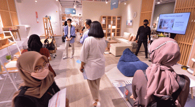Pembukaan Experience Center terbesar pertama di mall, Jumat (22/7/2022).