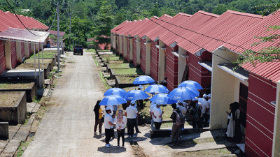 Akad massal serentak KPR subsidi dalam rangkaian One Stop Housing Solution BTN di Maros, Sulawesi Selatan, Sabtu (23/7/2022).