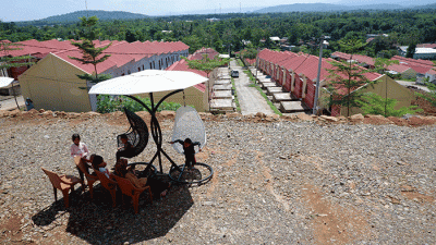 Akad massal serentak KPR subsidi dalam rangkaian One Stop Housing Solution BTN di Maros, Sulawesi Selatan, Sabtu (23/7/2022).