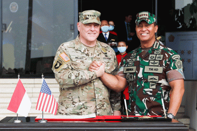 Kunjungan kehormatan Kepala Staf Gabungan Amerika Serikat (AS) Jenderal Mark Milley di Markas Besar TNI, Cilangkap, Jakarta, Minggu (24/7/2022).