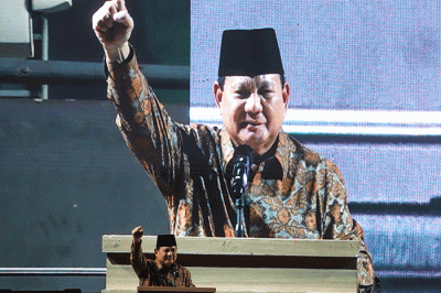 Menteri Pertahanan Prabowo Subianto menghadiri acara keluarga besar serta alumni Taman Siswa yang berlangsung di Tenis Indoor Senayan, Jakarta.