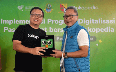 Kementerian Perdagangan bekerja sama dengan Tokopedia menggelar acara tersebut di Pasar Baru Cicalengka, Kabupaten Bandung, Jawa Barat, hari ini, Senin (25/7).