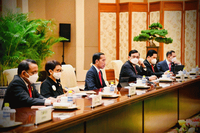 Presiden Jokowi melakukan pertemuan bilateral dengan Presiden Republik Rakyat Tiongkok (RRT) Xi Jinping di Villa 14, Diaoyutai State Guesthouse.
