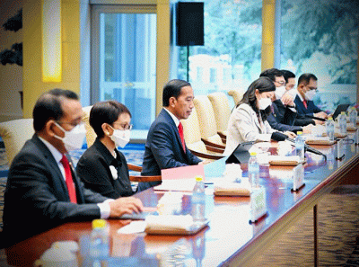 Presiden Joko Widodo melakukan pertemuan bilateral dengan Perdana Menteri RRT (Premier) Li Keqiang di Villa 5, Diaoyutai State Guesthouse, Beijing.