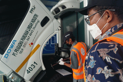 Kegiatan pelatihan safety driving untuk para pengemudi angkutan limbah B3 yang dilakukan Hino sendiri diikuti lebih dari 35 orang.