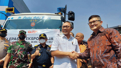 Menteri Perdagangan (Mendag) Zulkifli Hasan melakukan pelepasan ekspor 3.800 metrik ton baja struktur dan plat baja ke Selandia Baru.
