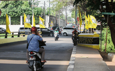 Sejumlah pengendara saat melintasi Jembatan Kapin di Pondok Kelapa, Jakarta Timur, Rabu (27/7/2022).