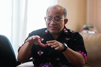 Potret Ketua Umum Pengurus Besar Ikatan Dokter Indonesia (PB IDI) dr Muhammad Adib Khumaidi SpOT usai wawancara di Kantor Pusat PB IDI, Jakarta.