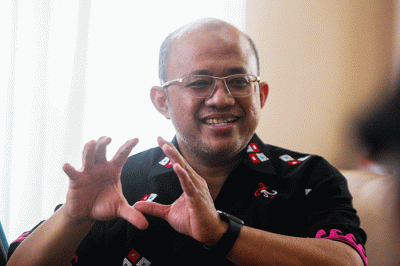Potret Ketua Umum Pengurus Besar Ikatan Dokter Indonesia (PB IDI) dr Muhammad Adib Khumaidi SpOT usai wawancara di Kantor Pusat PB IDI, Jakarta.