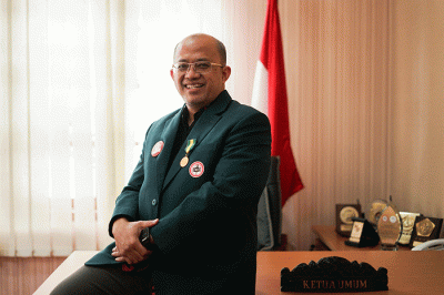 Potret Ketua Umum Pengurus Besar Ikatan Dokter Indonesia (PB IDI) dr Muhammad Adib Khumaidi SpOT usai wawancara di Kantor Pusat PB IDI, Jakarta.
