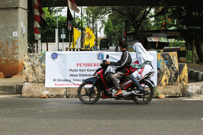 Suasana Jembatan Kapin usai ditutup permanen di Pondok Kelapa, Jakarta Timur, Kamis (28/7/2022).