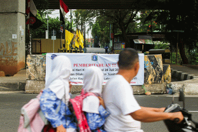 Suasana Jembatan Kapin usai ditutup permanen di Pondok Kelapa, Jakarta Timur, Kamis (28/7/2022).