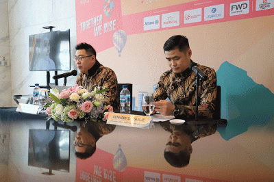 Committee Chair of MDRT Day Indonesia 2022 Kennedy Sumarlie (kanan) berbincang dengan Country Chair MDRT Indonesia Dedy Setio saat MDRT Day Indonesia 2022.