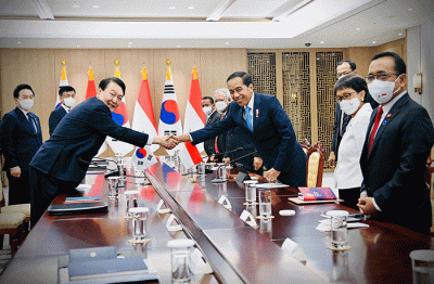Presiden Joko Widodo melakukan pertemuan dengan Presiden Korea Selatan Yoon Suk-yeol di Kantor Kepresidenan Yongsan, Seoul, Kamis (28/7/2022).
