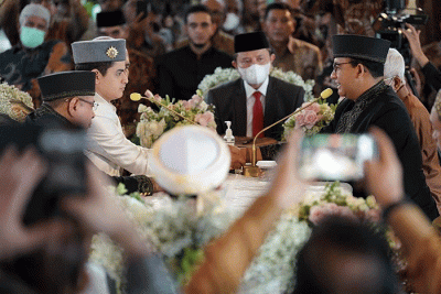 Putri pertama Gubernur DKI Jakarta Anies Baswedan, Mutiara Annisa Baswedan, resmi menikah dengan Ali Saleh Alhuraiby, Jumat (29/7/2022).