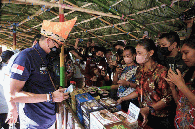Menteri Pariwisata dan Ekonomi Kreatif (Menparekraf) Sandiaga Salahuddin Uno kembali berkeliling Nusantara dalam ajang Anugerah Desa Wisata Indonesia 2022.