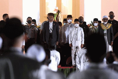 Presiden Joko Widodo menghadiri acara zikir dan doa kebangsaan di halaman Istana Merdeka, Jakarta, Senin (1/8/2022).