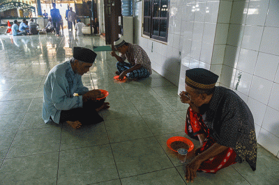 Memperingati 10 Muharram 1444 H Masjid Al Mahmudiyah yang dikenal dengan nama Masjid Simpang Suro di Jalan Ki Gede Ing Suro, 30 Ilir Palembang.