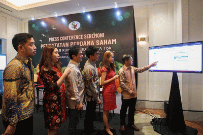 Konferensi pers seremoni pencatatan perdana saham PT Segar Kumala Indonesia Tbk di Jakarta, Selasa (9/8/2022).