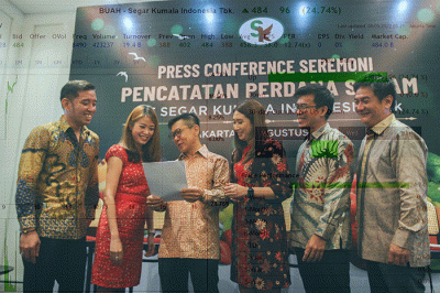 Konferensi pers seremoni pencatatan perdana saham PT Segar Kumala Indonesia Tbk di Jakarta, Selasa (9/8/2022).